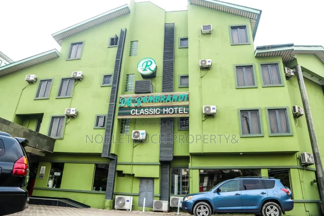 24rooms Standard Hotel With Modern Facilities in Toyin Street