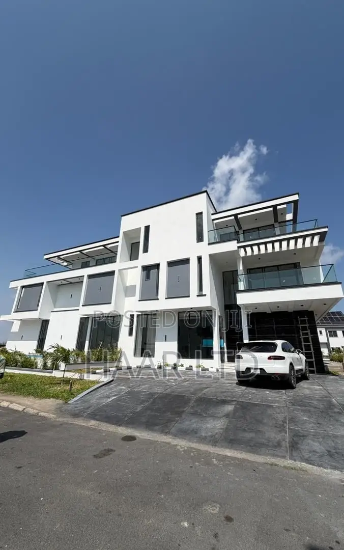 5bdrm Duplex in Ikate for sale in Ikate