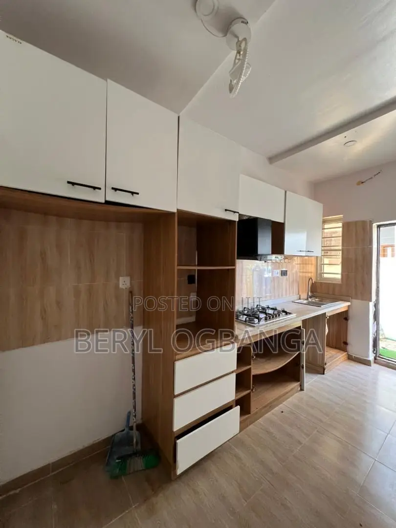 3bdrm Duplex in Ikota for rent in Ikota