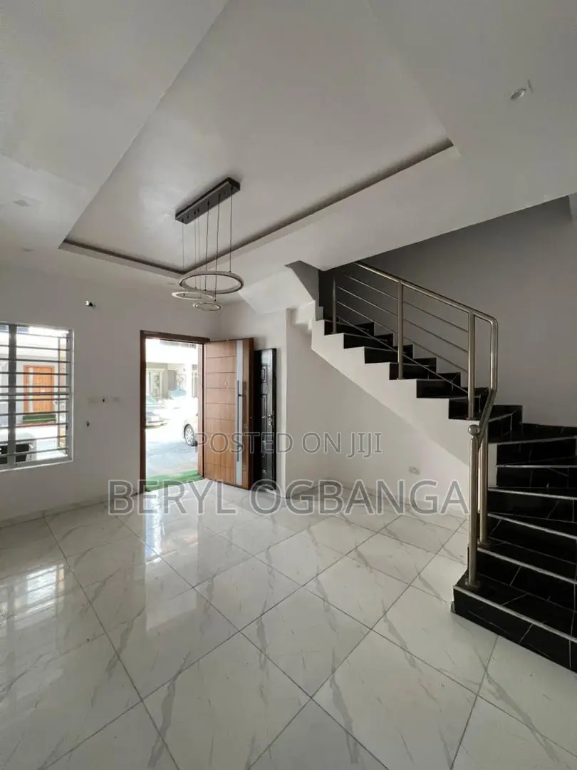 3bdrm Duplex in Ikota for rent in Ikota