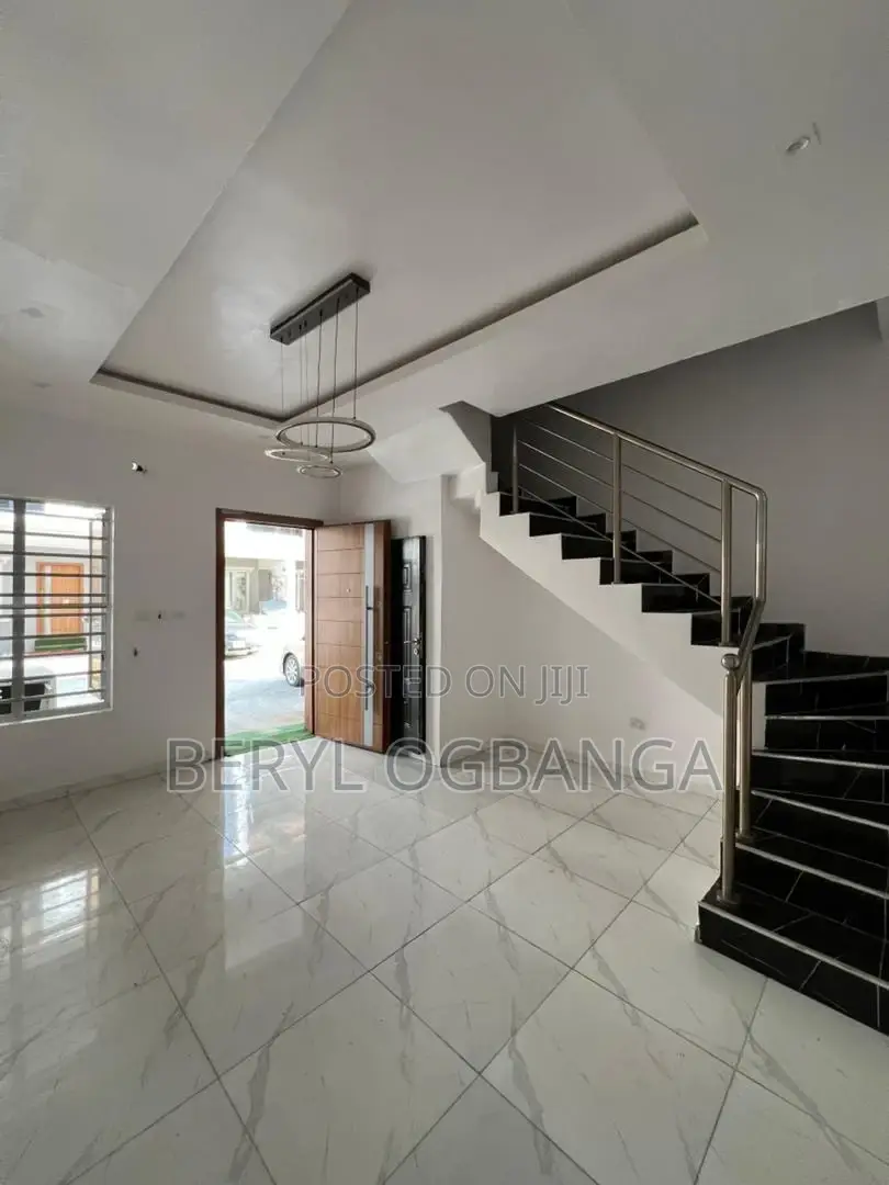 3bdrm Duplex in Ikota for rent in Ikota