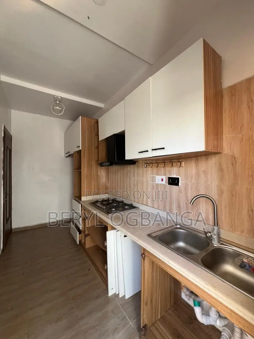 3bdrm Duplex in Ikota for rent in Ikota