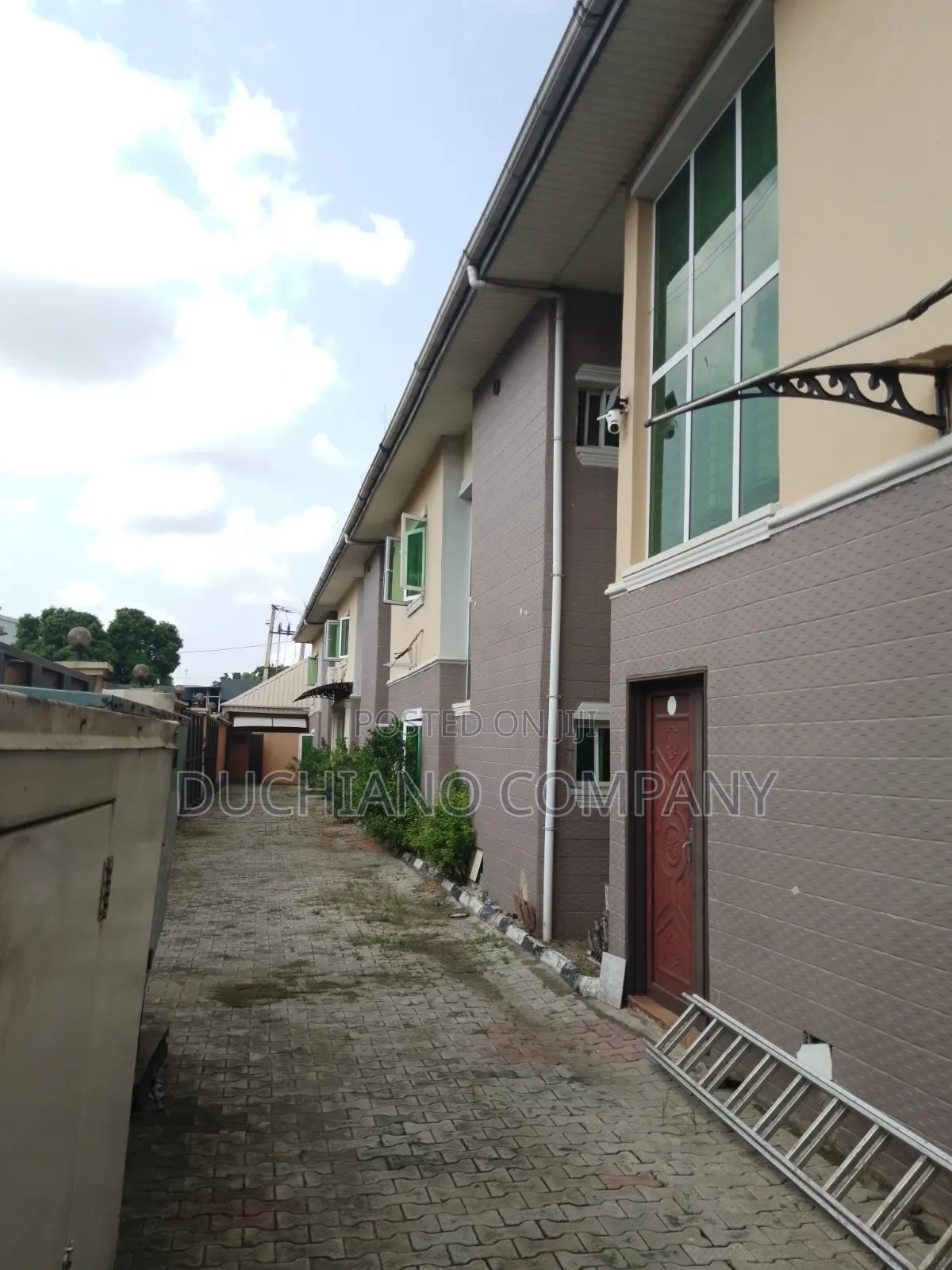 Ikeja: 27 Rooms Hotel for Lease in Adeniyi Jones