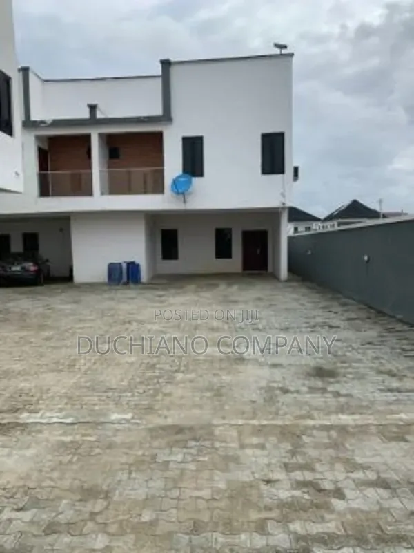 4bdrm Townhouse/Terrace in Atlantic Nominees, Off Lekki-Epe Expressway in Off Lekki-Epe Expressway