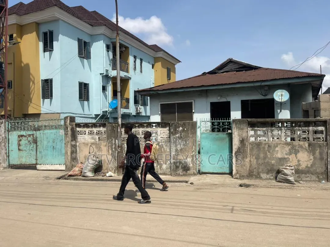 8bdrm Bungalow in Ebute Metta for sale in Ebute Metta