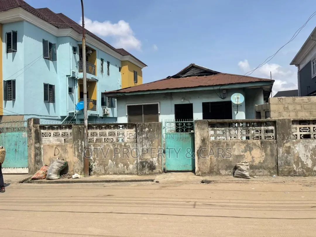 8bdrm Bungalow in Ebute Metta for sale in Ebute Metta