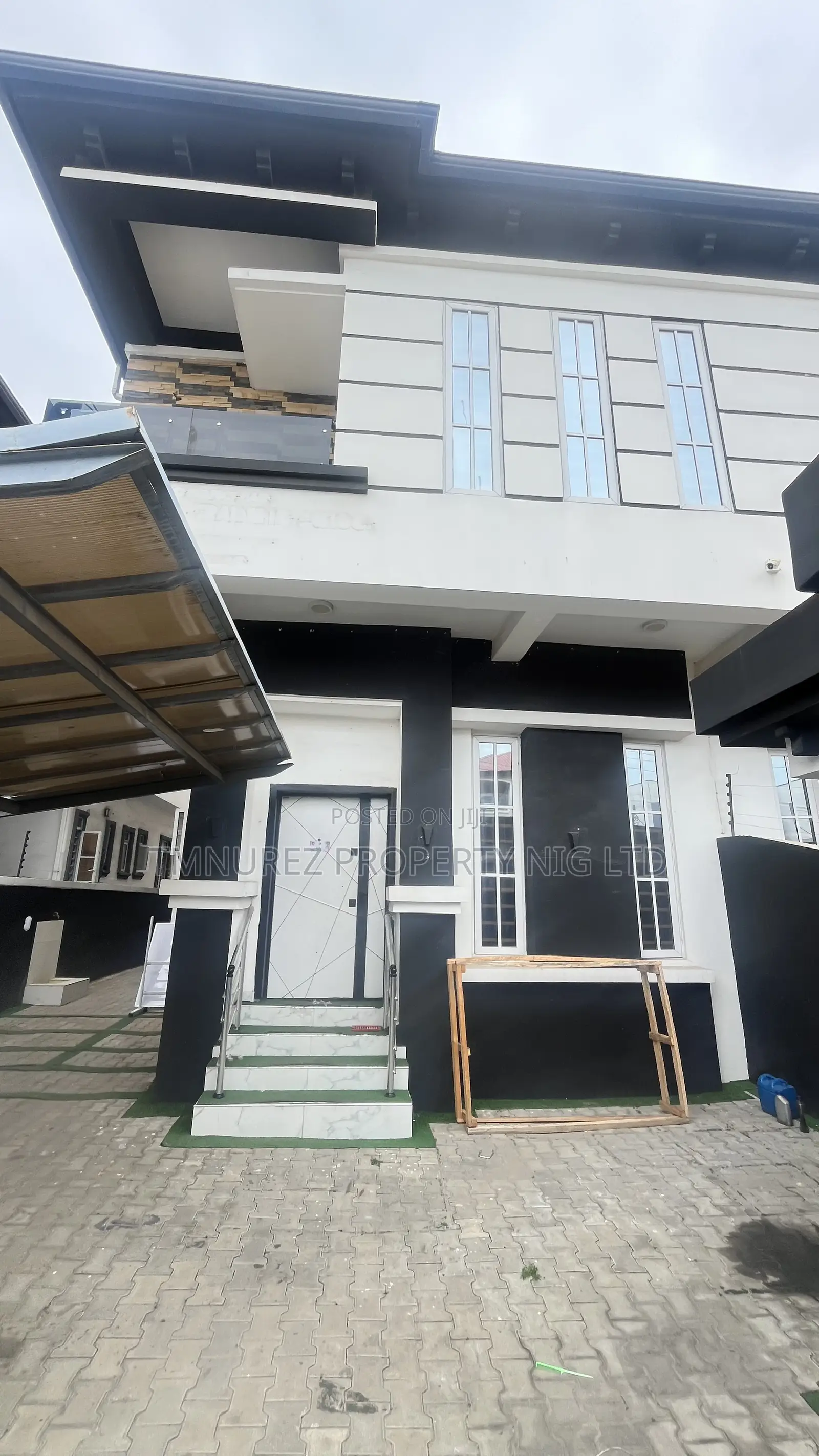 4bdrm Duplex in Ikota Estate for rent in Ikota
