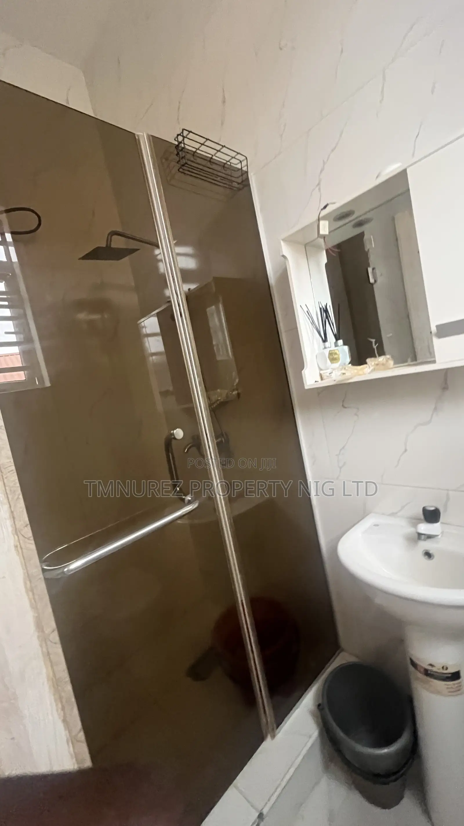 4bdrm Duplex in Ikota Estate for rent in Ikota