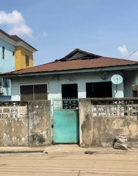 8bdrm Bungalow in Ebute Metta for sale in Ebute Metta