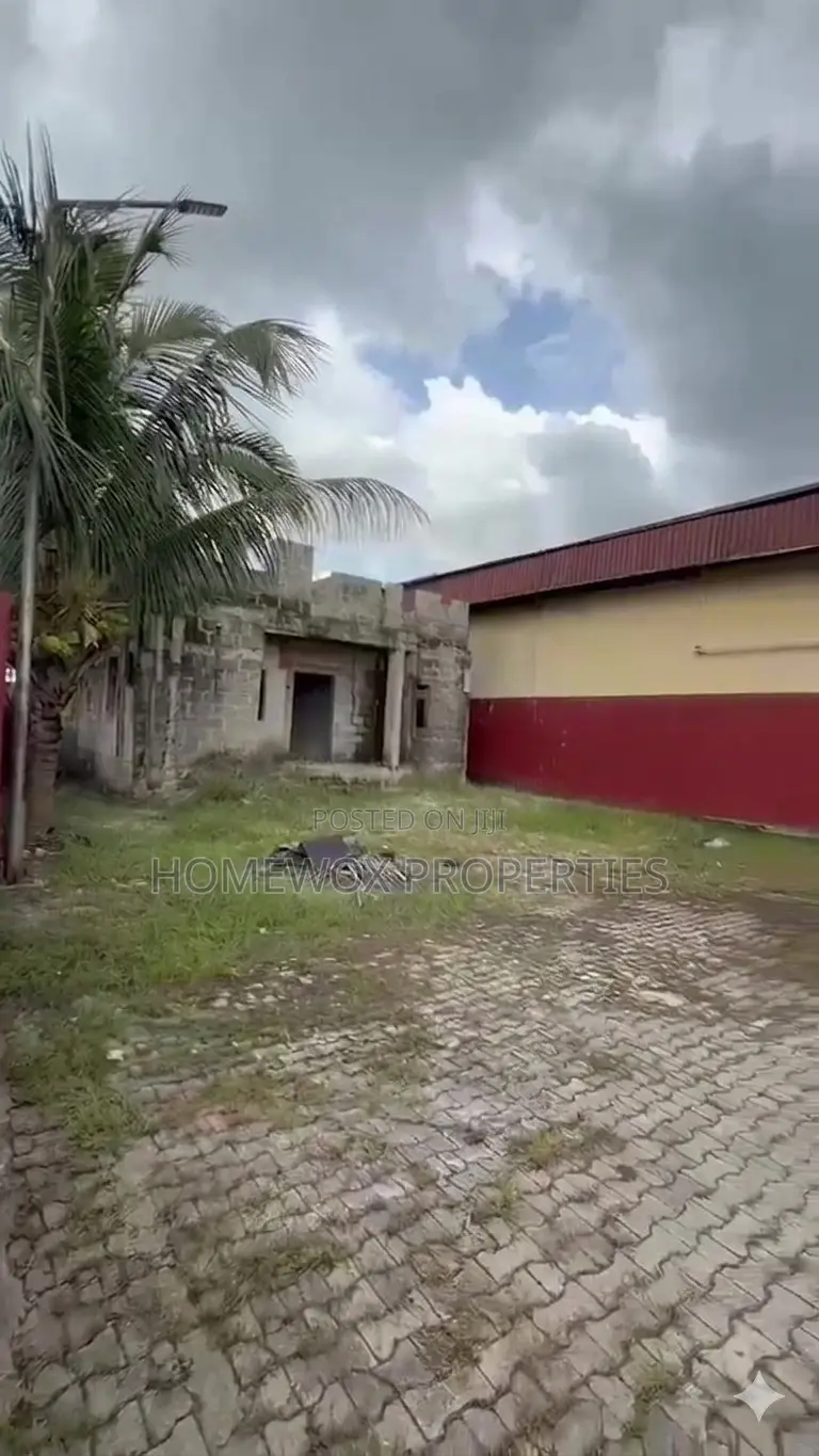 2.8m Plots of Warehouse Available in Port Harcourt Gra in Aba Expressway