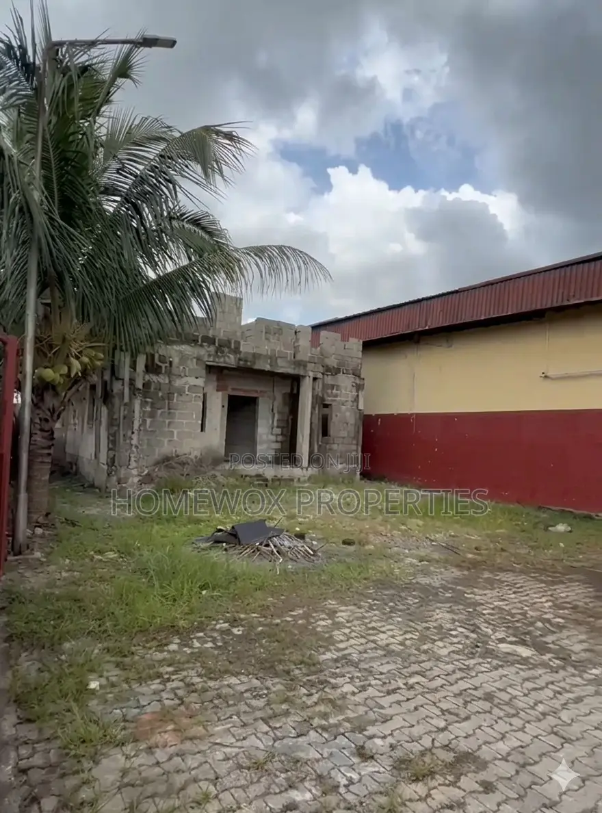 2.8m Plots of Warehouse Available in Port Harcourt Gra in Aba Expressway