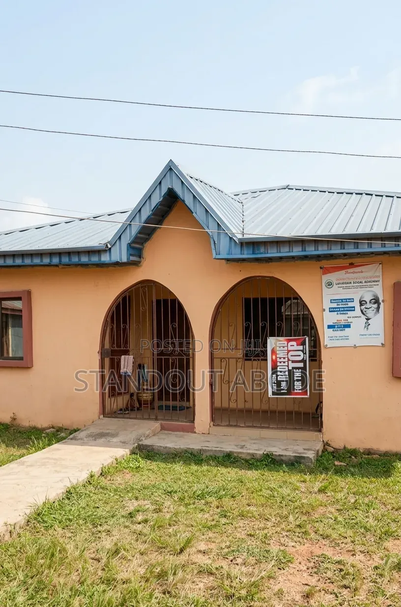 5bdrm Bungalow in Serene Location, Ita Oluwo for sale in Ita Oluwo