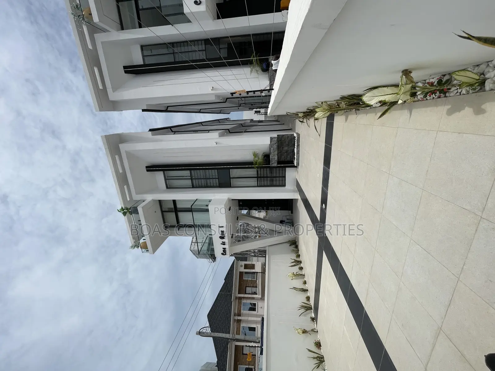 4bdrm Duplex in Ikota for sale in Ikota