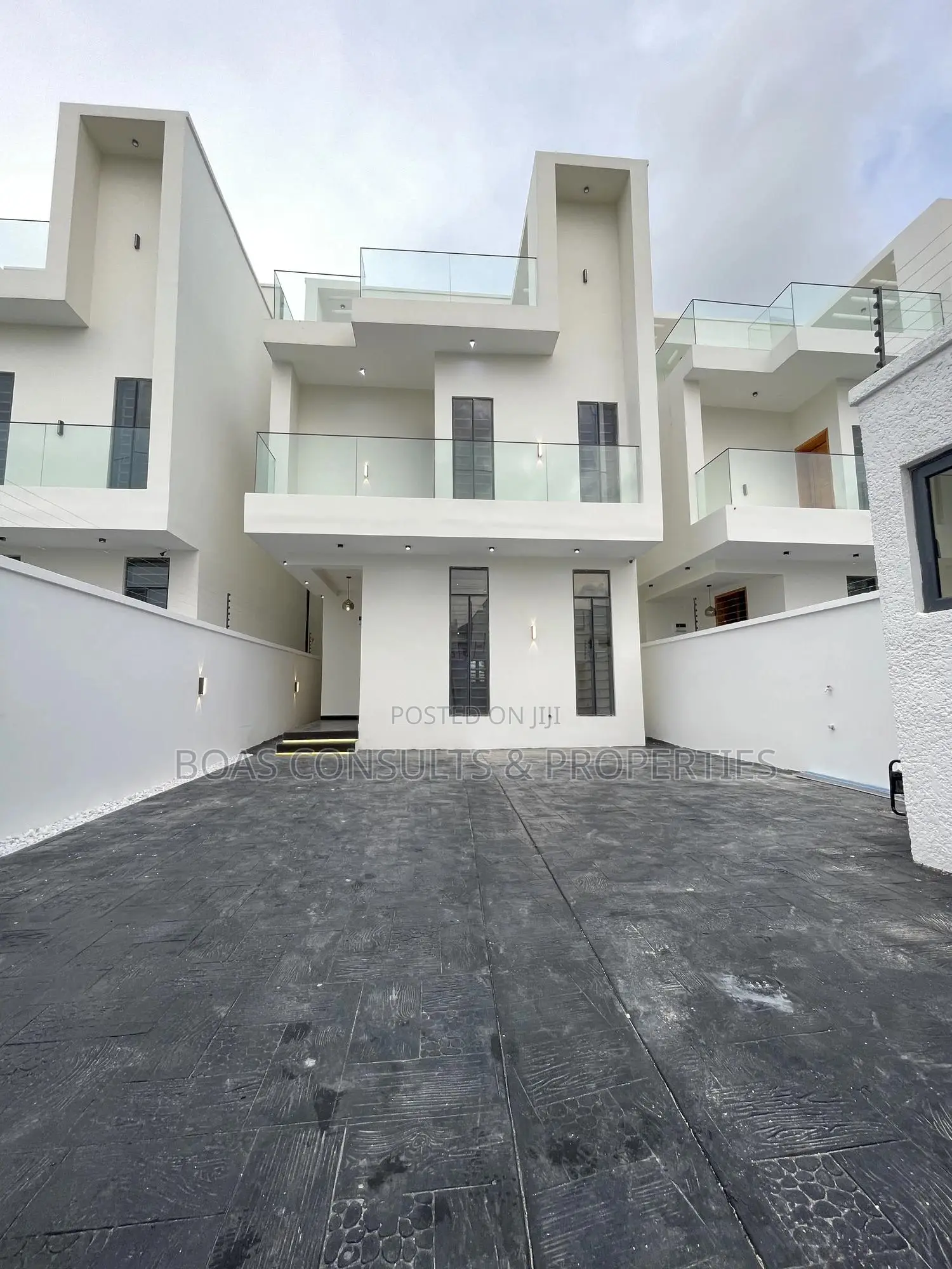 4bdrm Duplex in Ikota for sale in Ikota