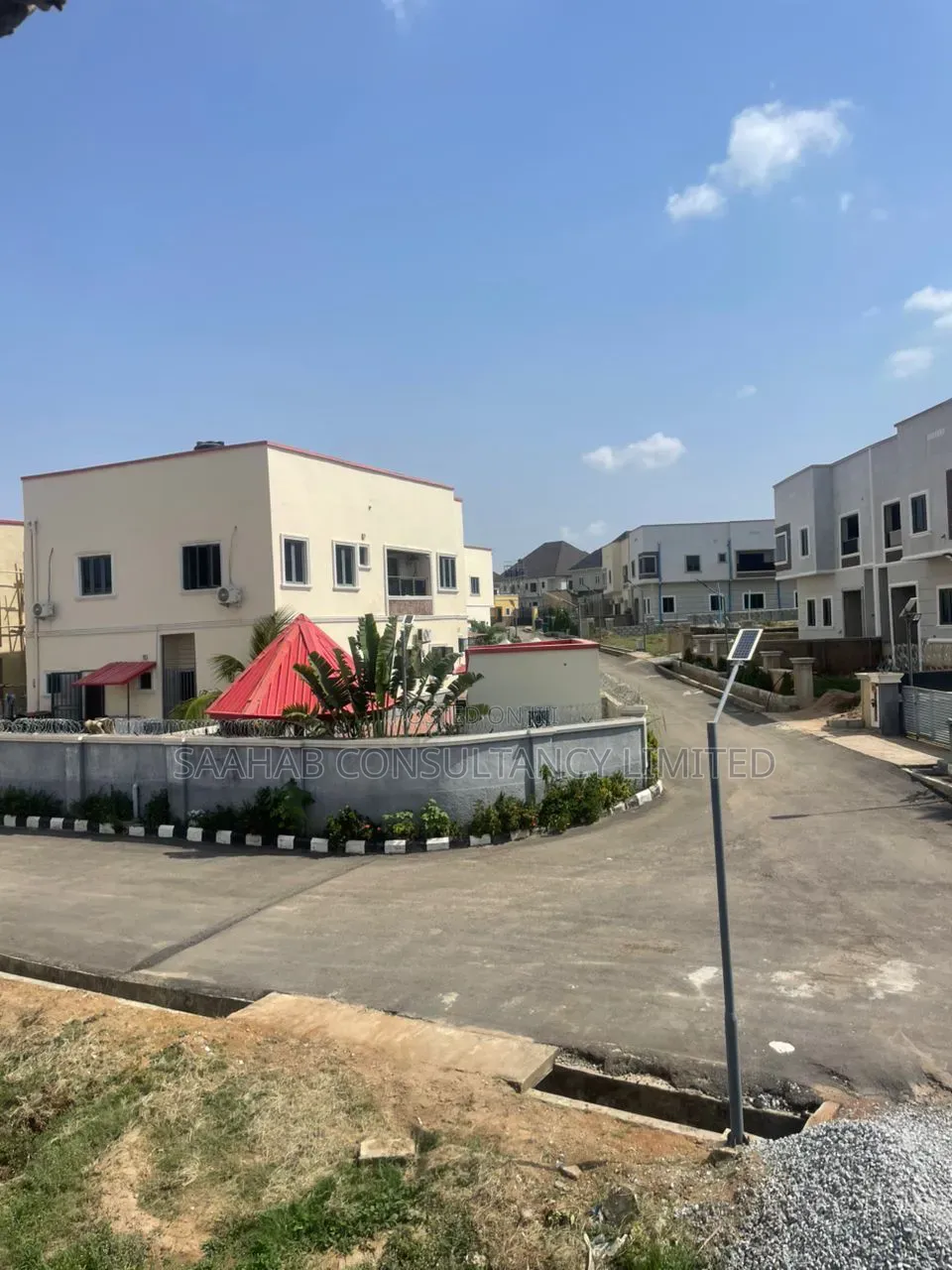 5bdrm Duplex in Nut Estate, FHA for sale in FHA