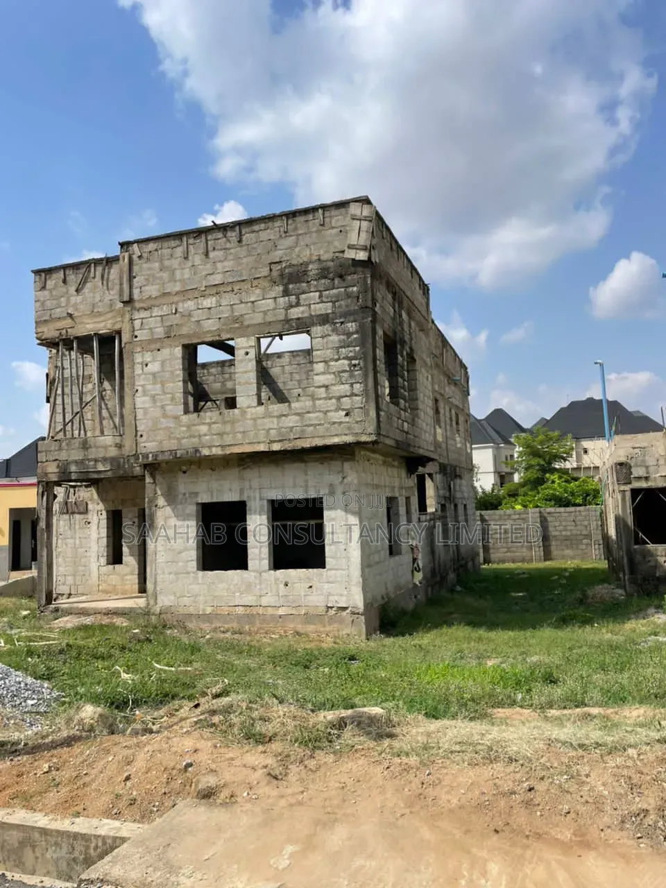 5bdrm Duplex in Nut Estate, FHA for sale in FHA