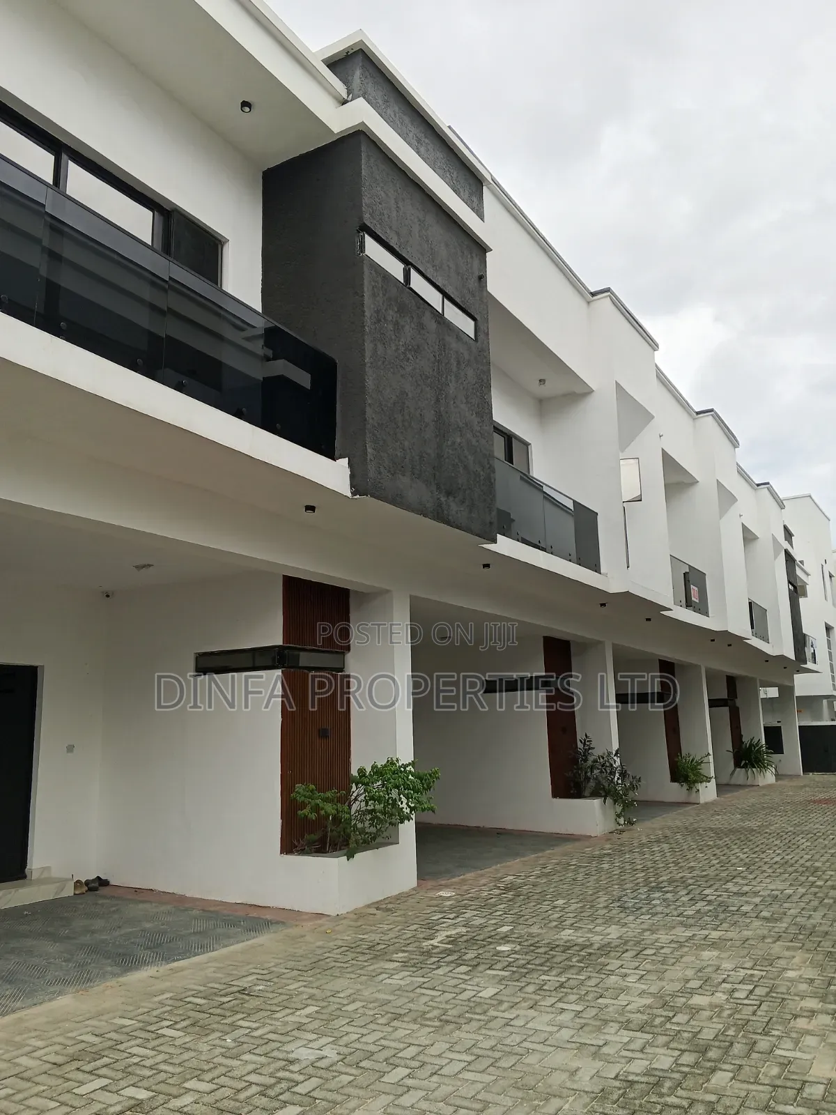 3bdrm Duplex in Ikota for sale in Ikota