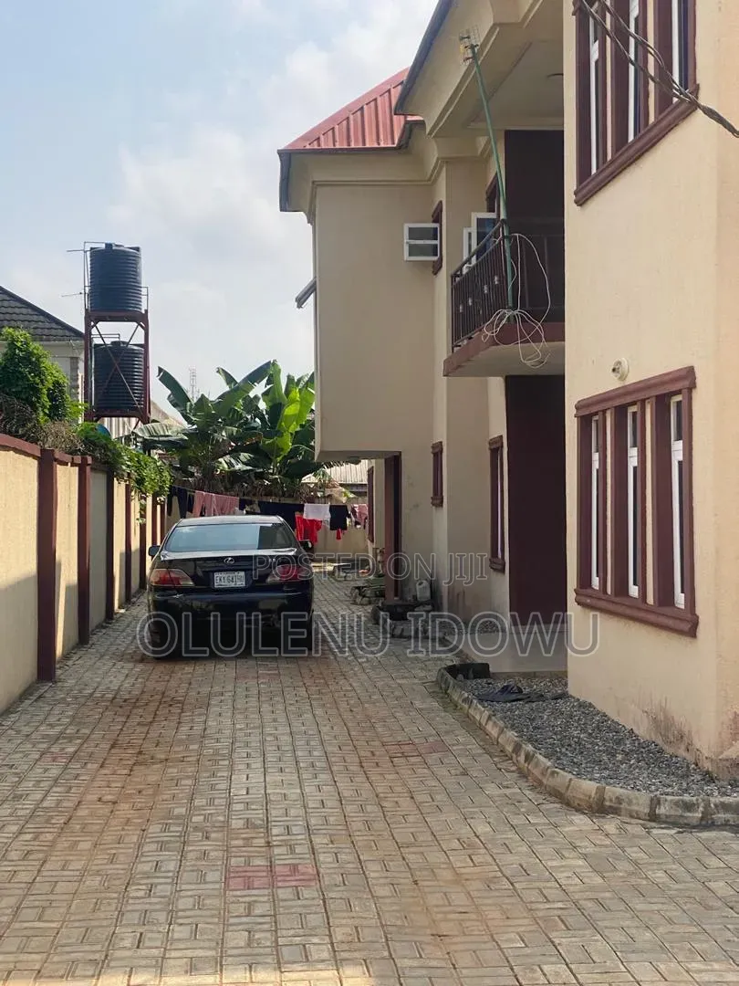 Furnished 3bdrm Block of Flats in Abiola Farm Estate, Ayobo for sale in Ayobo
