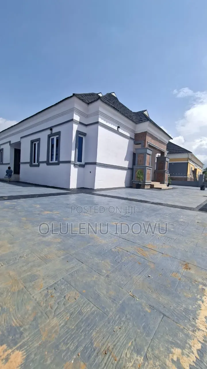 Furnished 3bdrm Bungalow in Blue Stone Garden, Obafemi-Owode for sale in Obafemi-Owode