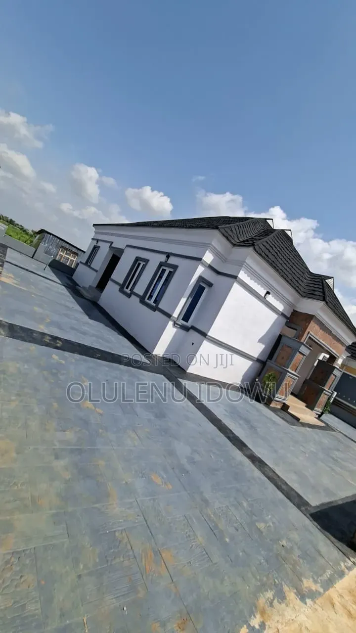 Furnished 3bdrm Bungalow in Blue Stone Garden, Obafemi-Owode for sale in Obafemi-Owode