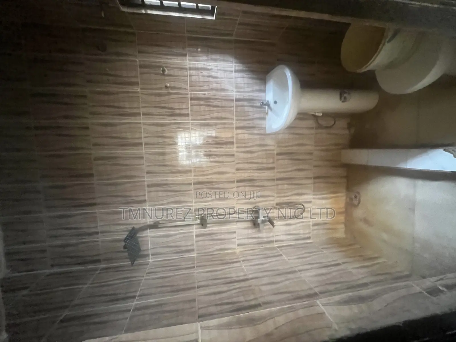 5bdrm Duplex in Ikota Estate for rent in Ikota