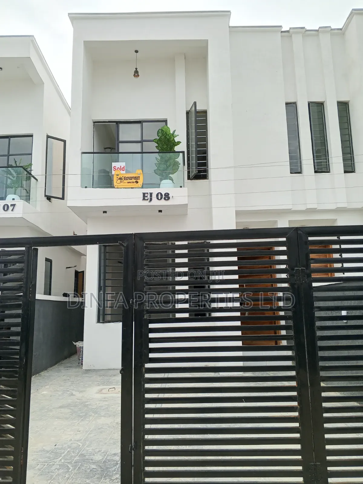 4bdrm Duplex in Ikota for rent in Ikota