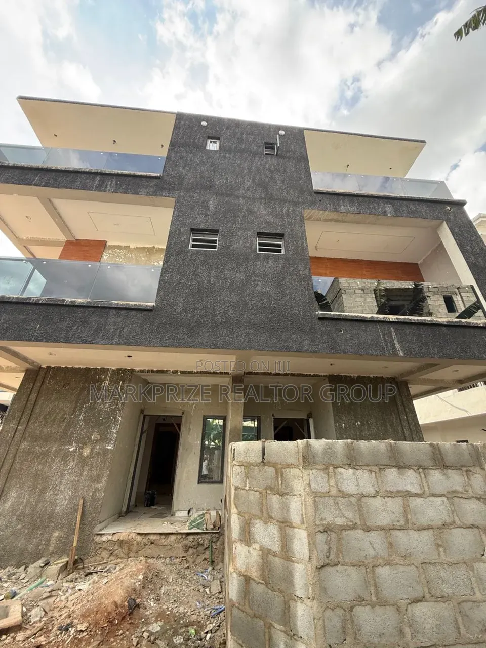 4bdrm Duplex in Ogudu Gra Lagos for sale in Ogudu GRA