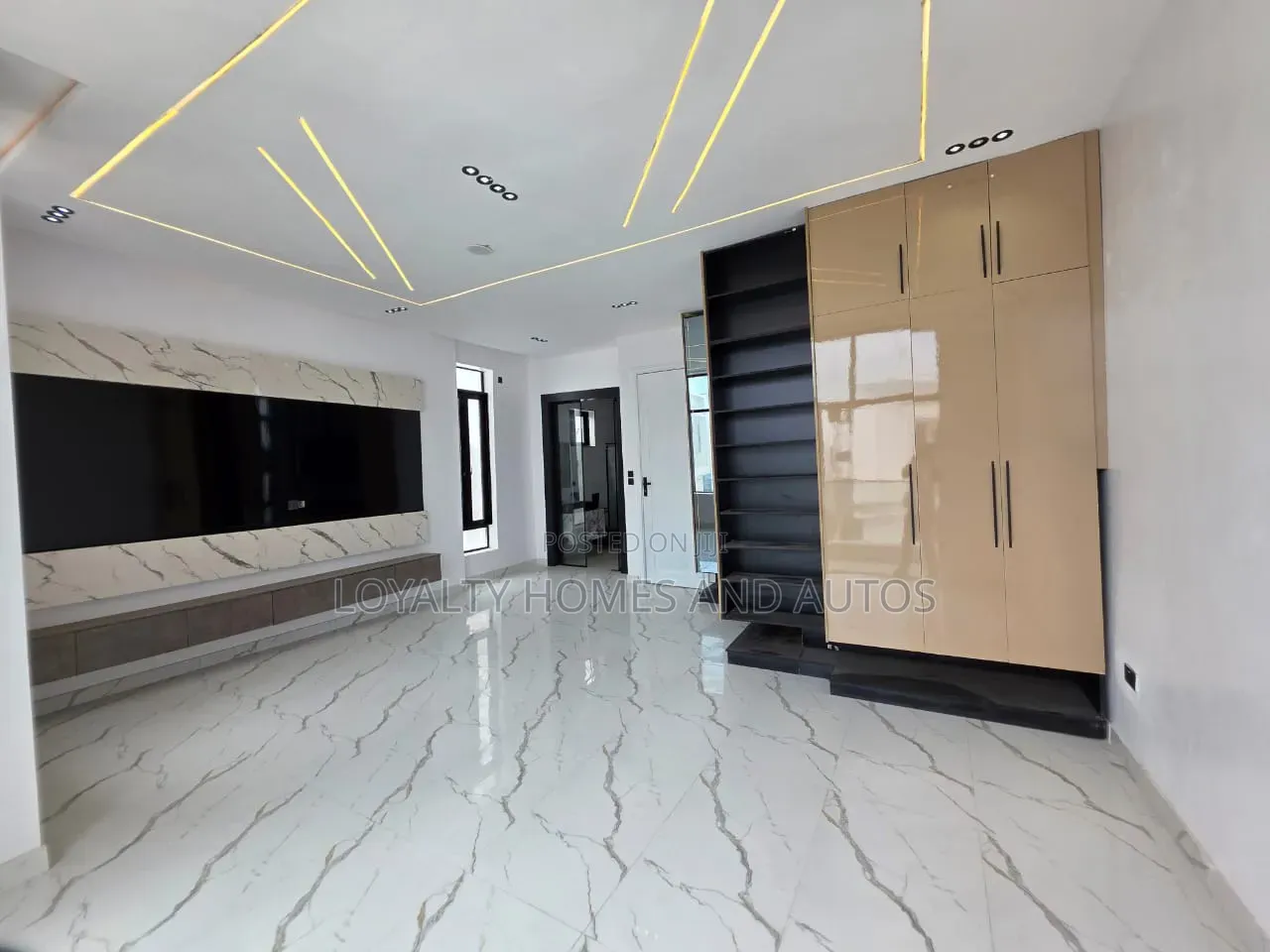 5bdrm Duplex in Ikate for sale in Ikate