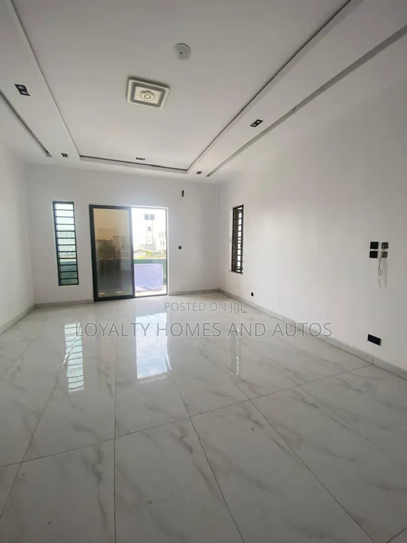 5bdrm Duplex in Ikate for sale in Ikate