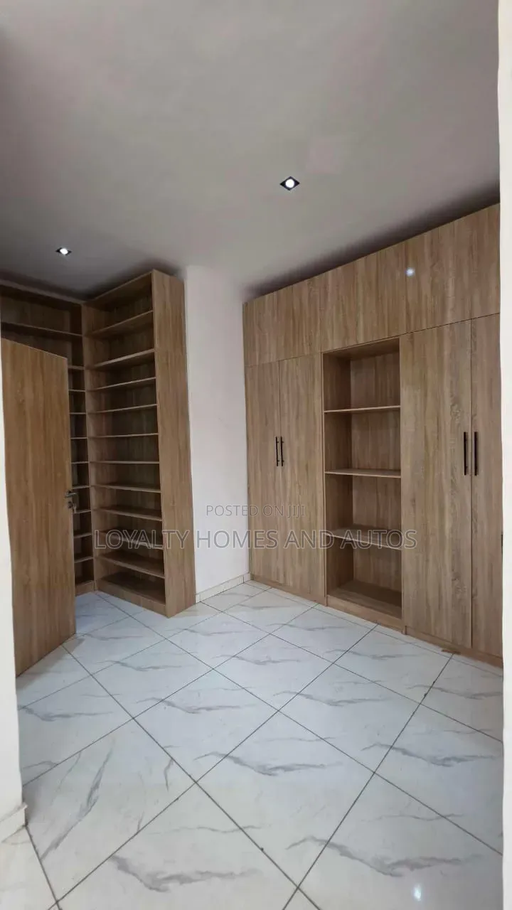 4bdrm Duplex in Parkview Estate for sale in Parkview Estate