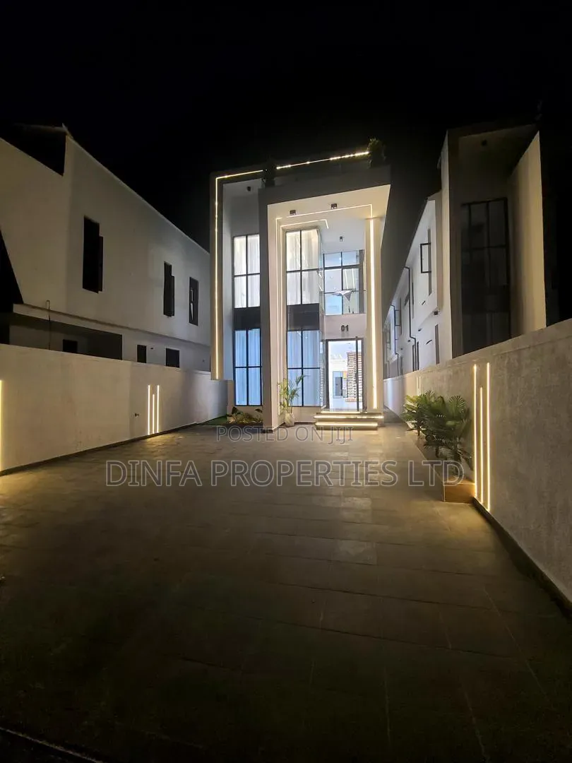 5bdrm Duplex in Ikota for sale in Ikota