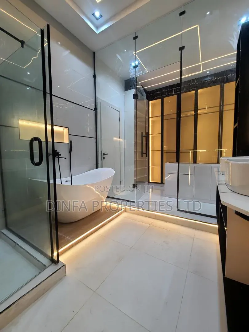 5bdrm Duplex in Ikota for sale in Ikota