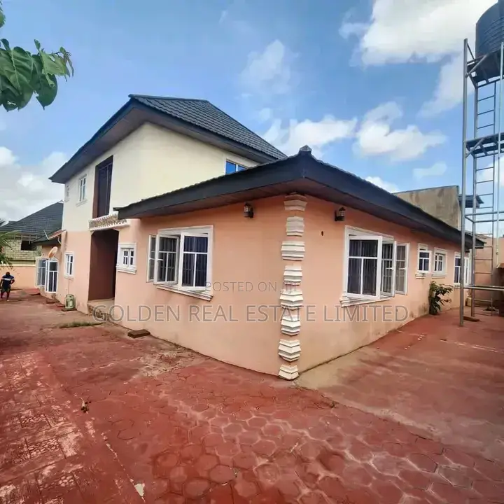 5bdrm Duplex in Ologuneru for sale in Ologuneru