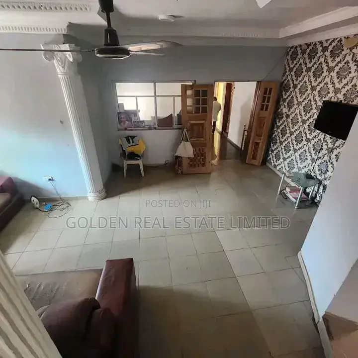 5bdrm Duplex in Ologuneru for sale in Ologuneru