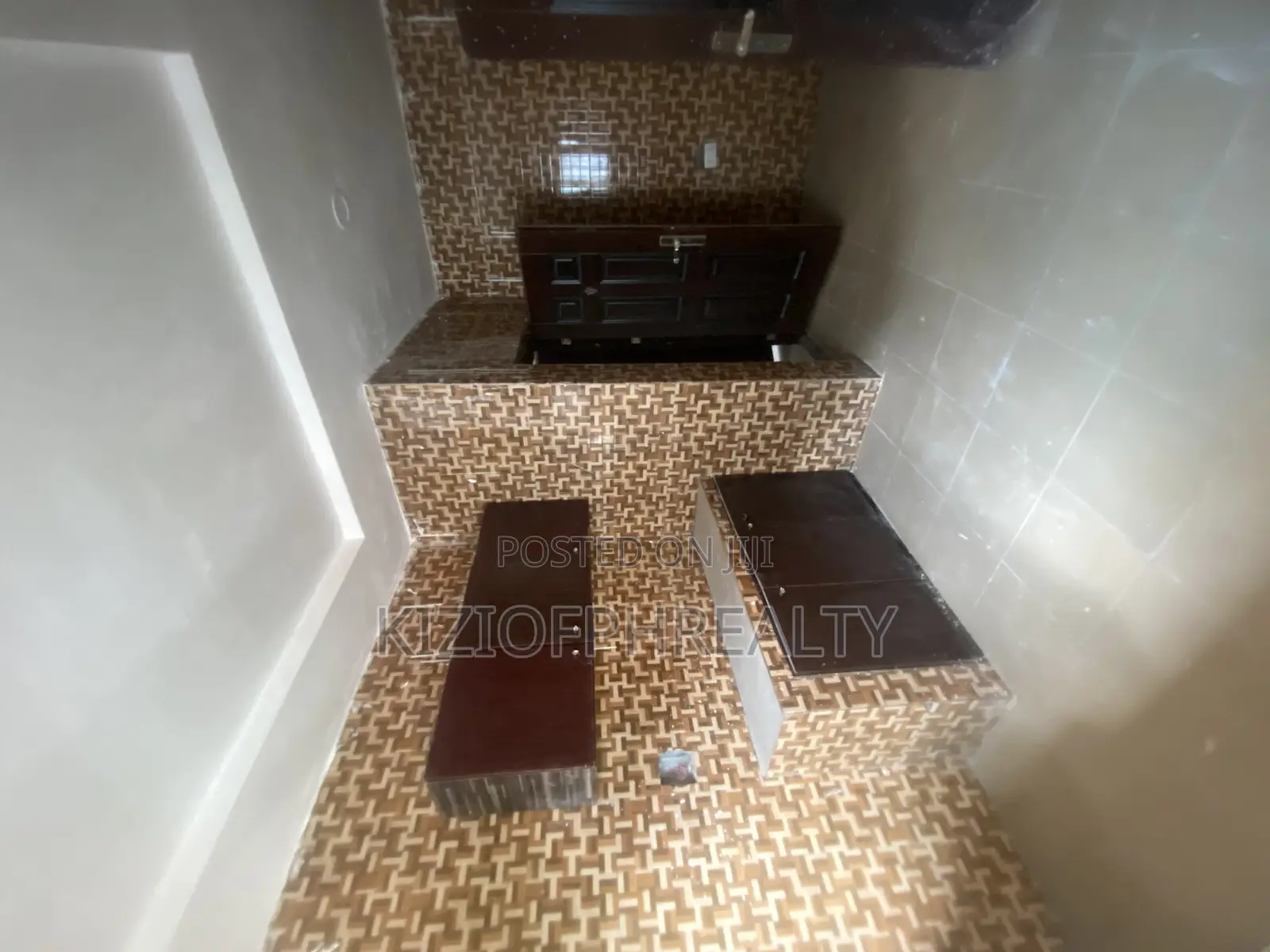 Furnished 2bdrm Block of Flats in Mandela Estate, Obio-Akpor for rent in Obio-Akpor