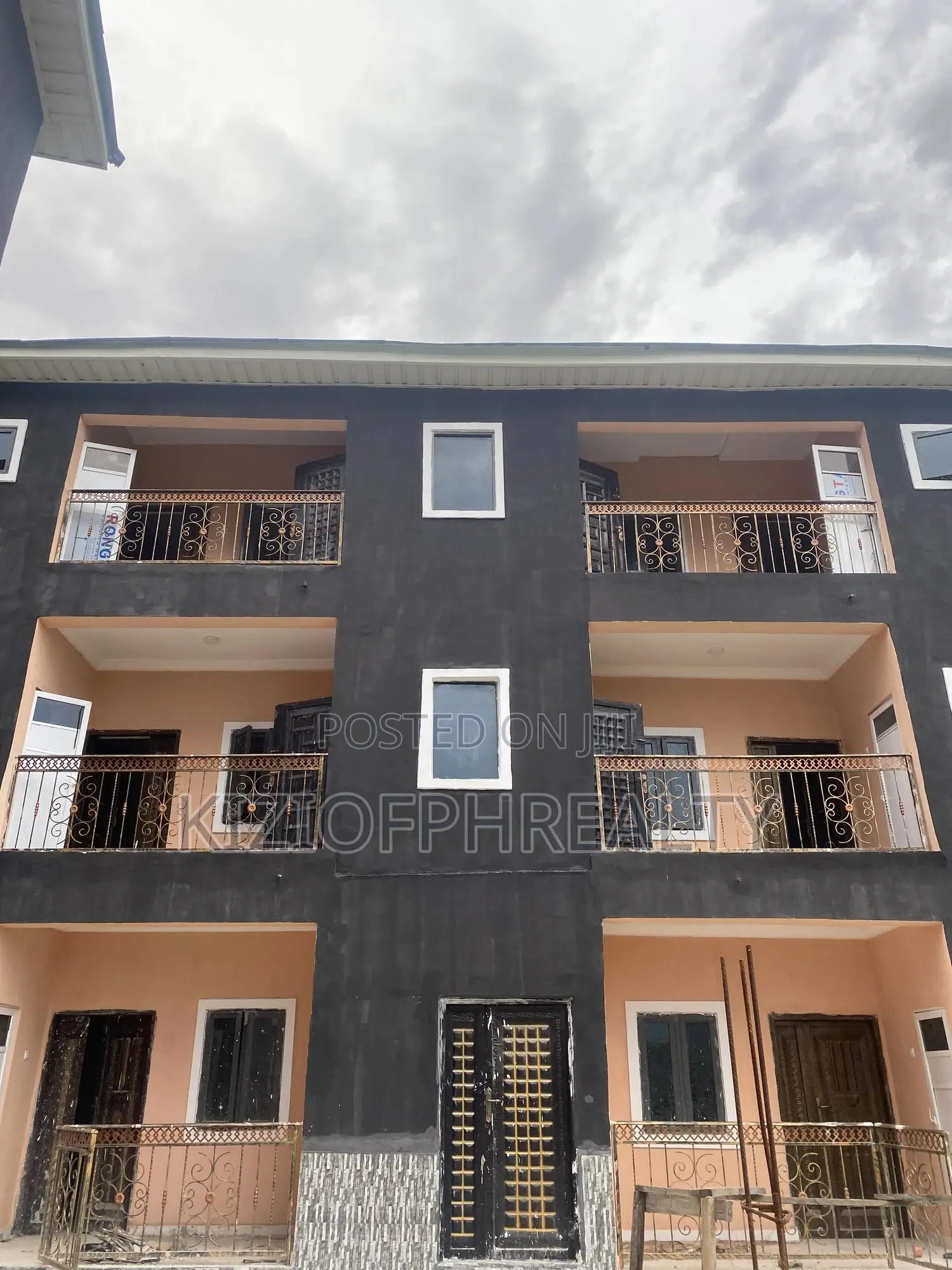 Furnished 1bdrm Block of Flats in Sars Road, Obio-Akpor for rent in Obio-Akpor