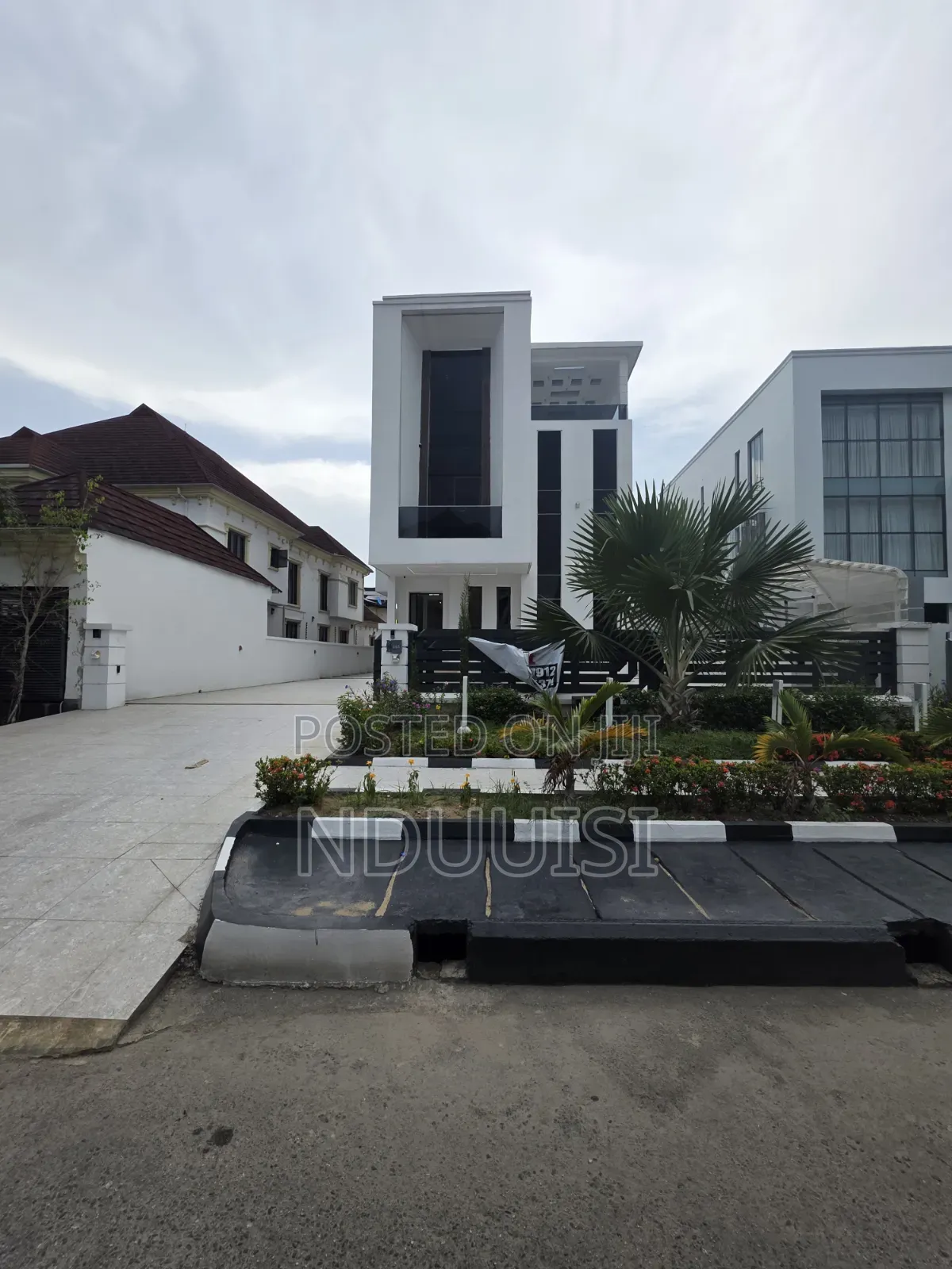 5bdrm Duplex in Pinnock Beach Estate, Osapa london for sale in Osapa london