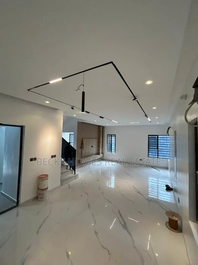 5bdrm Duplex in Magodo Phase1 for sale in Magodo