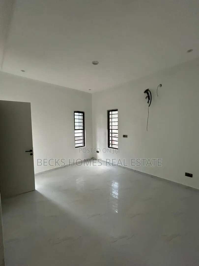 5bdrm Duplex in Magodo Phase1 for sale in Magodo