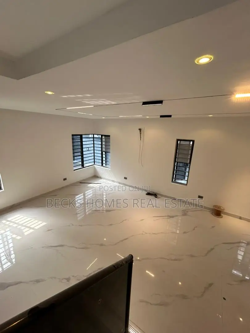 5bdrm Duplex in Magodo Phase1 for sale in Magodo