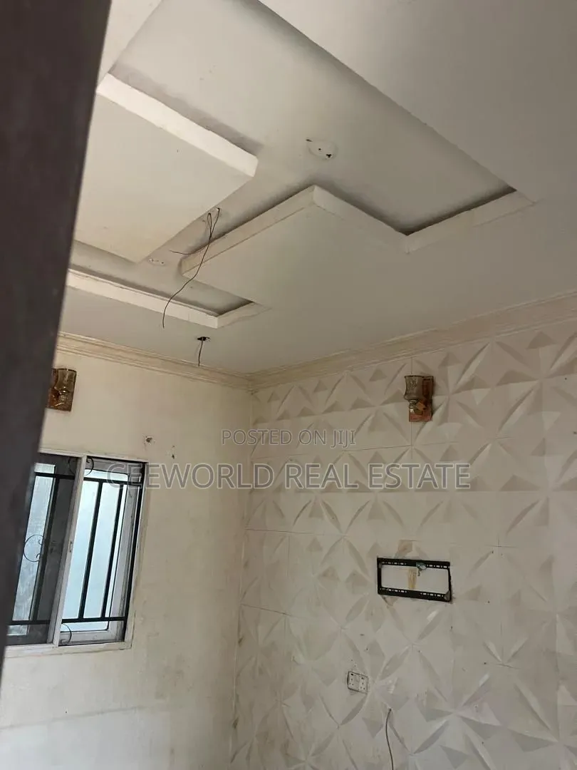 1bdrm Apartment in Elewuro  Estate for rent in Akobo