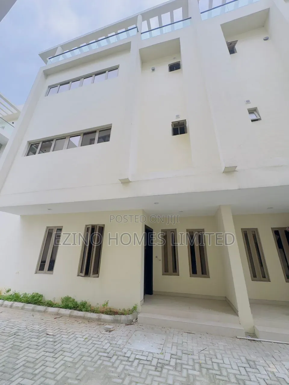 5bdrm Duplex in Mini Estate, Banana Island for sale in Banana Island