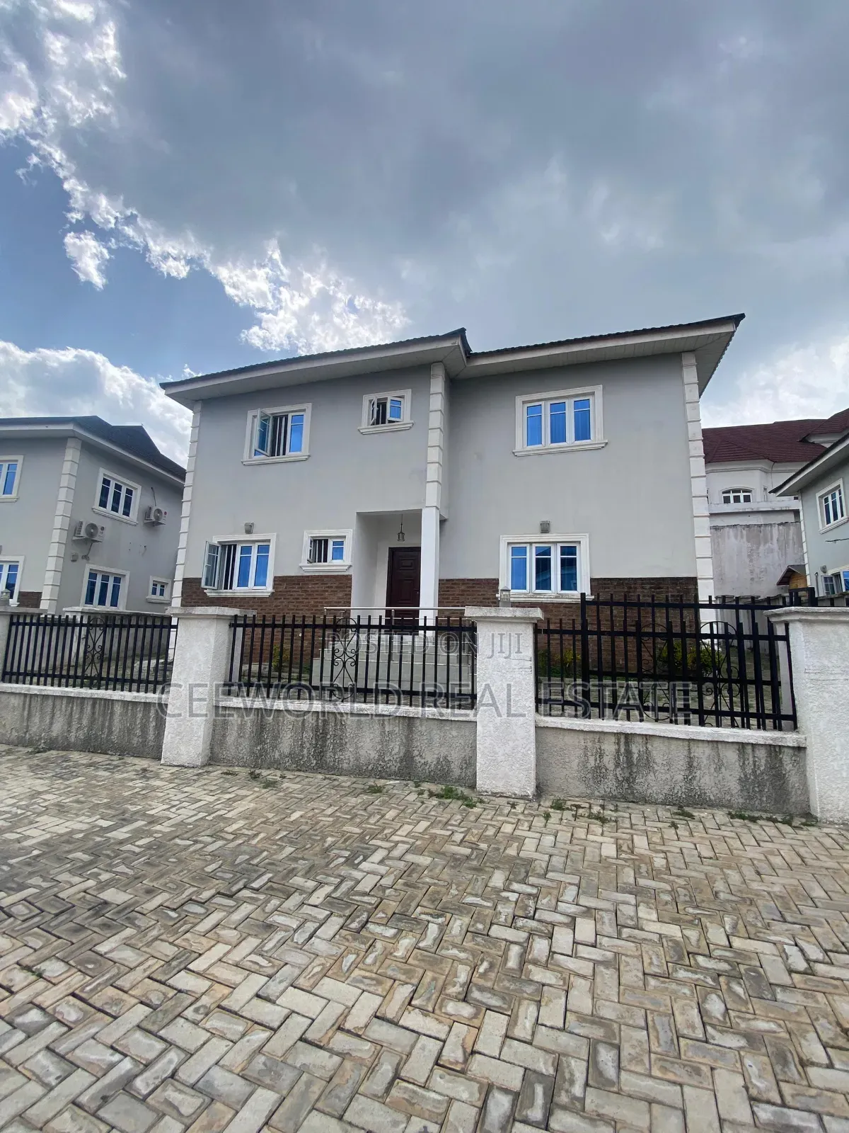 5bdrm Duplex in Onireke Jericho Gra for rent in Jericho