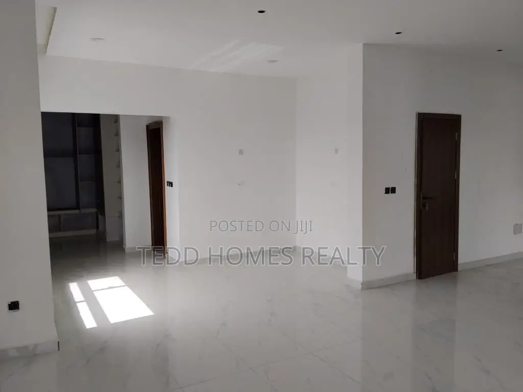5bdrm Duplex in Ologolo for rent in Ologolo