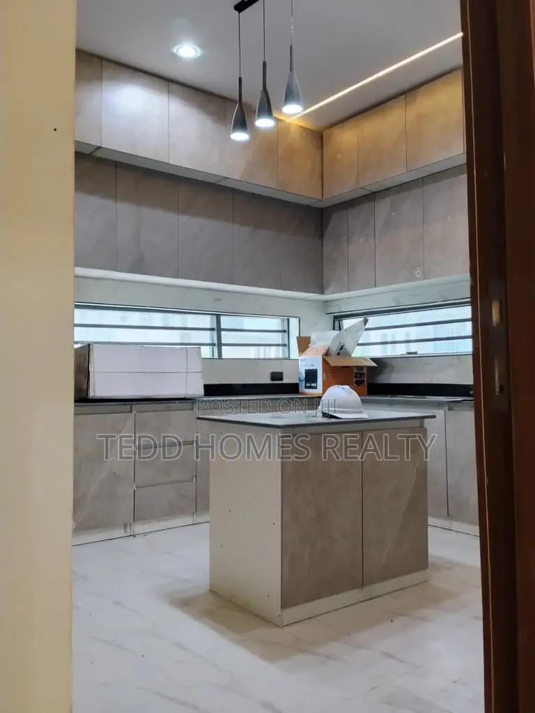 5bdrm Duplex in Ologolo for rent in Ologolo