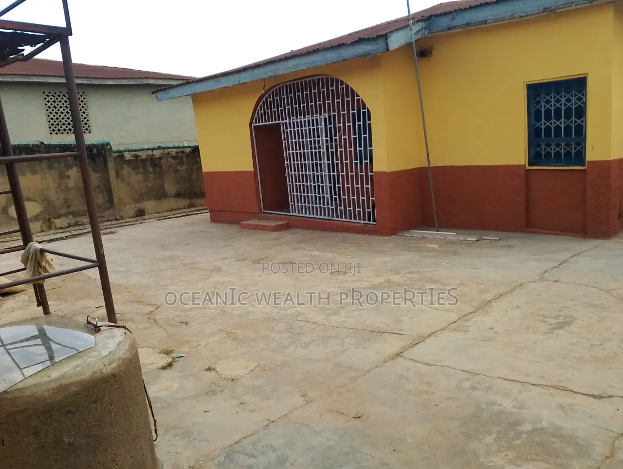 9bdrm Block of Flats in ᴏᴡᴏᴀᴅᴇ ᴄʟᴏsᴇ, Ibadan for sale in Ibadan