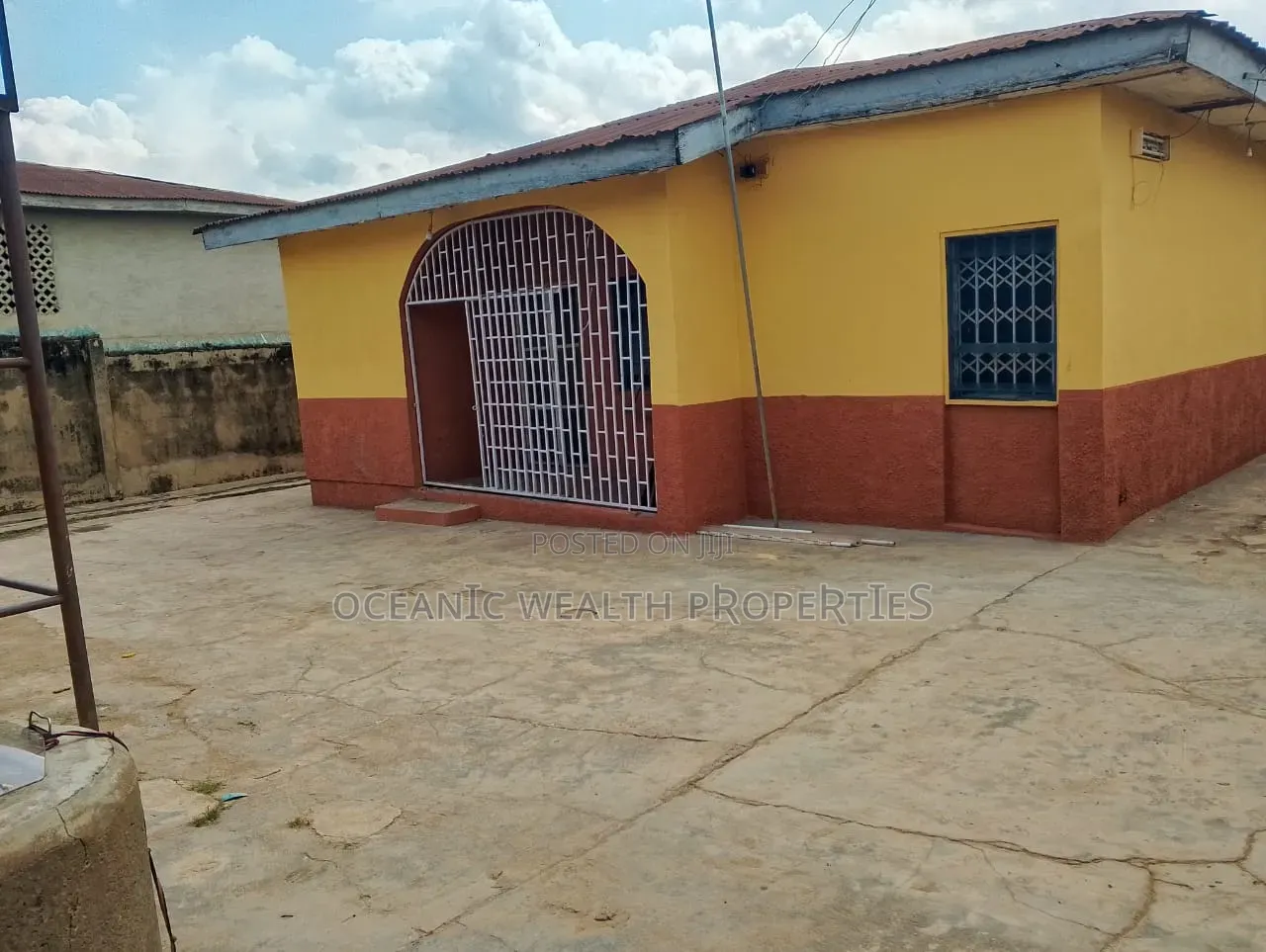 9bdrm Block of Flats in ᴏᴡᴏᴀᴅᴇ ᴄʟᴏsᴇ, Ibadan for sale in Ibadan