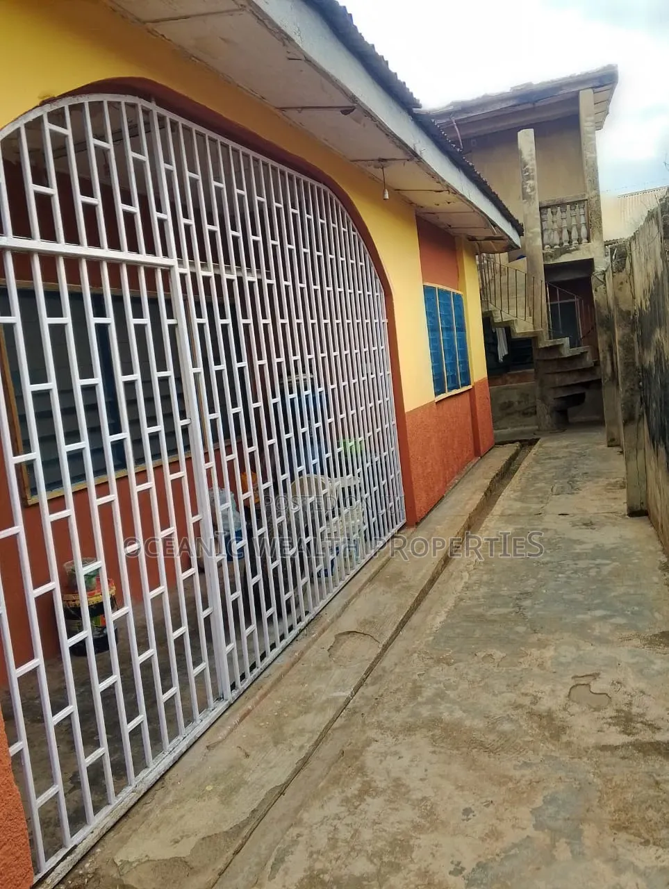 9bdrm Block of Flats in ᴏᴡᴏᴀᴅᴇ ᴄʟᴏsᴇ, Ibadan for sale in Ibadan