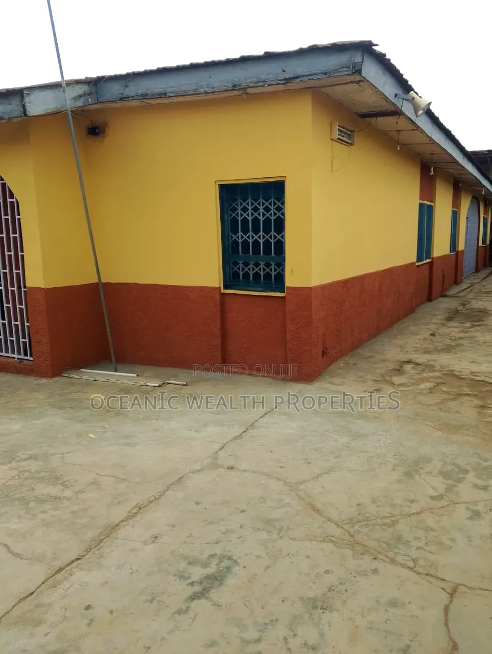 9bdrm Block of Flats in ᴏᴡᴏᴀᴅᴇ ᴄʟᴏsᴇ, Ibadan for sale in Ibadan