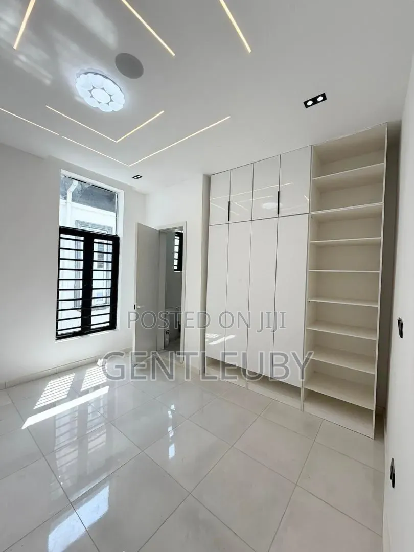 4bdrm Duplex in Ikota Villa, Lekki Phase 2 for sale in Lekki Phase 2